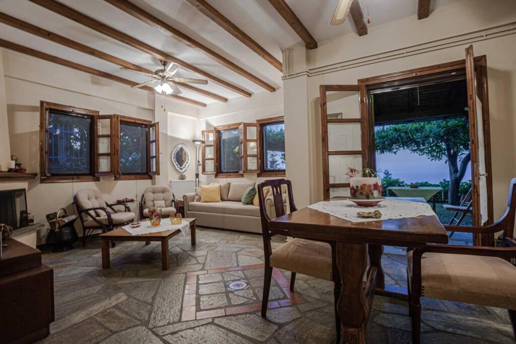 Deja Blue Villa Mouresi Exterior photo